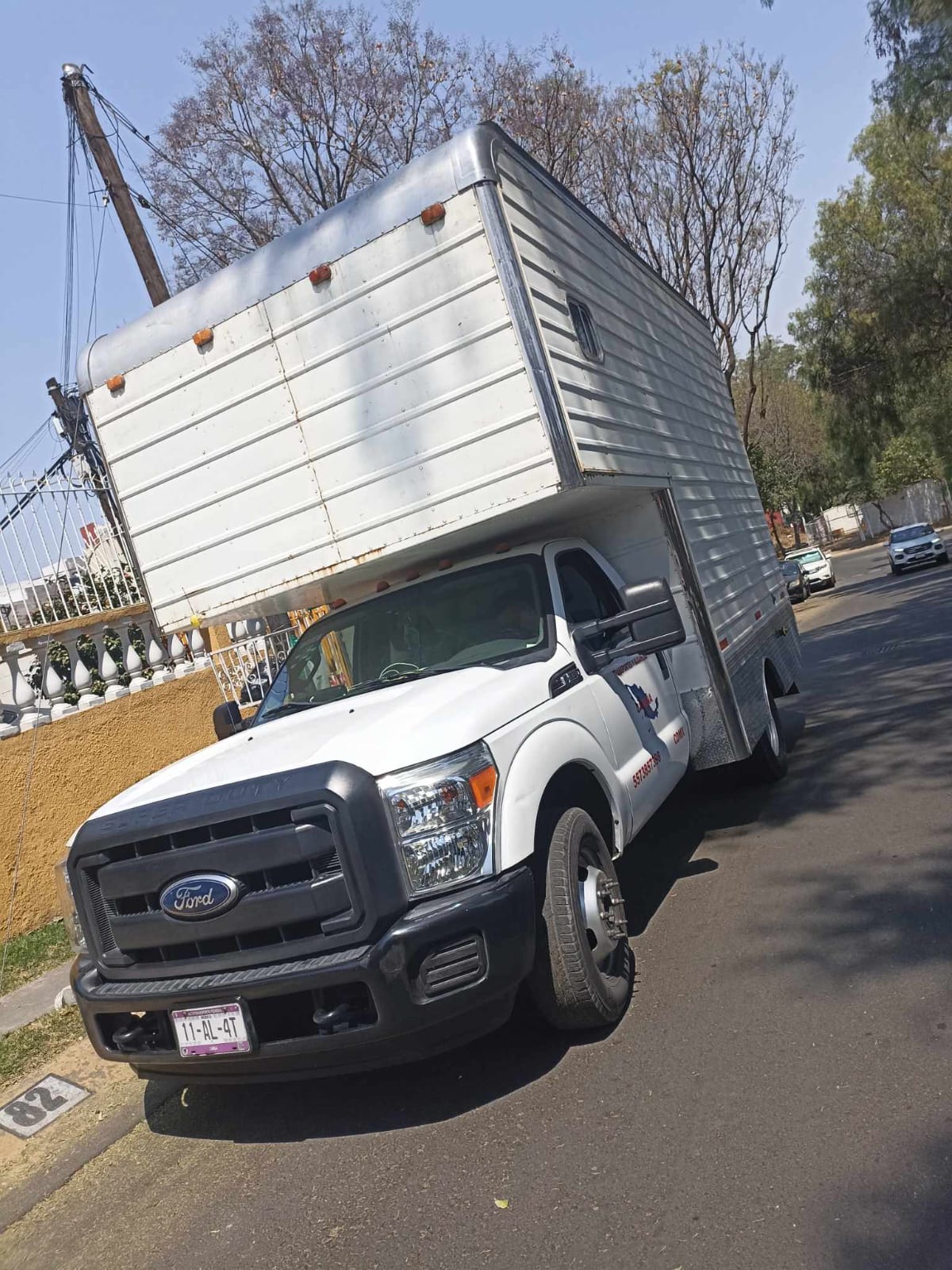 Camión Ford Super Duty de mudanzas